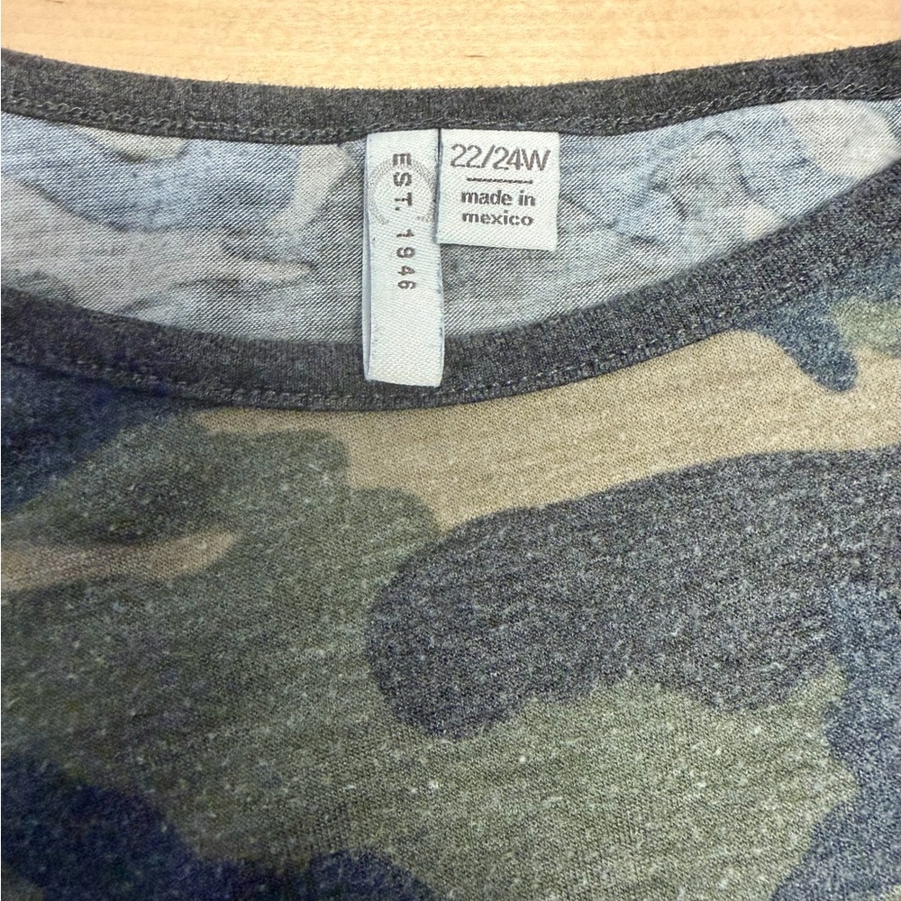 Est 1946 Women’s 3X, 22/24W Plus Camo Raglan 3/4 Rouched Sleeve Top Scoop Neck‎ - Picture 5 of 10